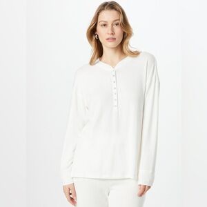 Abercrombie & Fitch Soft A&F Cozy White Long sleeve Henley, Large